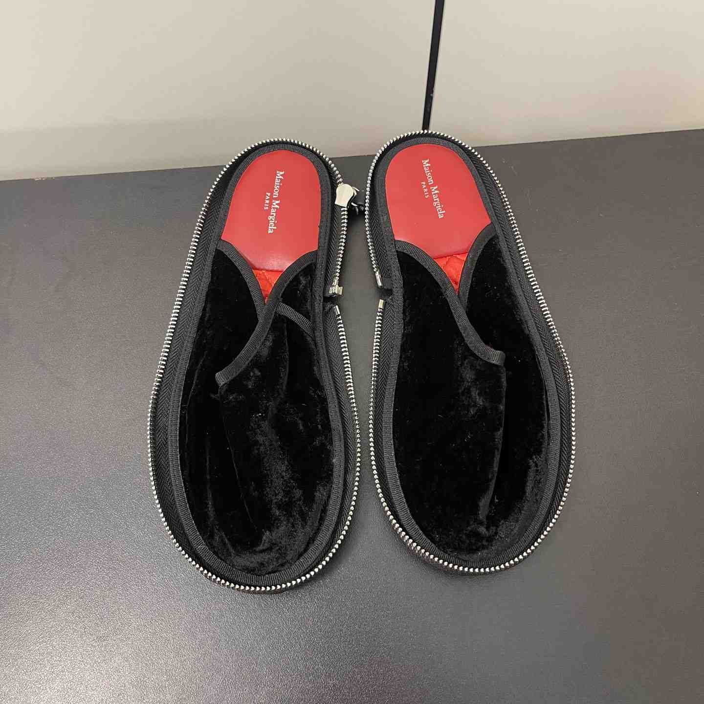 Maison Margiela Travel Round-toe Slippers - DesignerGu