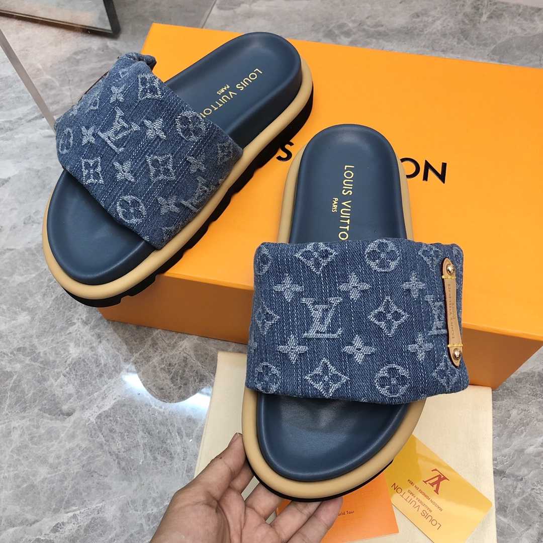 Louis Vuitton Pool Pillow Flat Comfort Mule     1ACJVH - DesignerGu