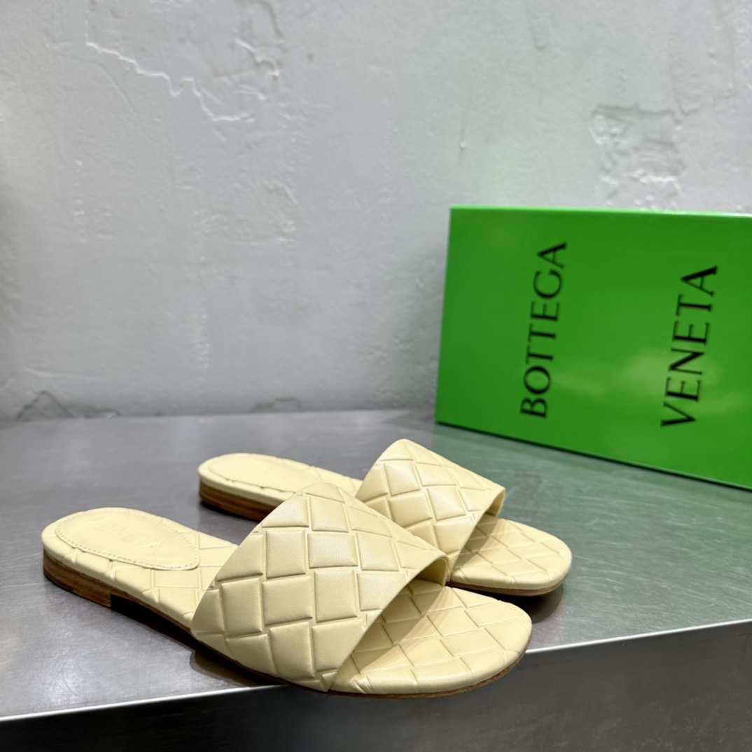 Bottega Veneta Amy Flat Mule - DesignerGu