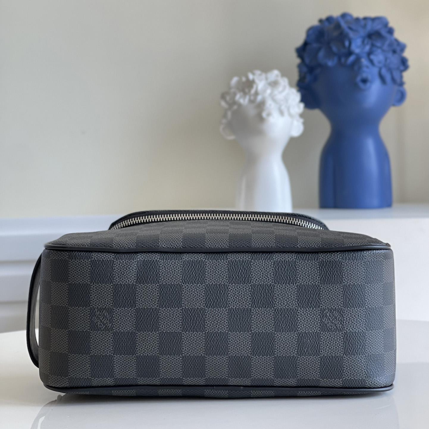 Louis Vuitton Toiletry Pouch   N47625 - DesignerGu