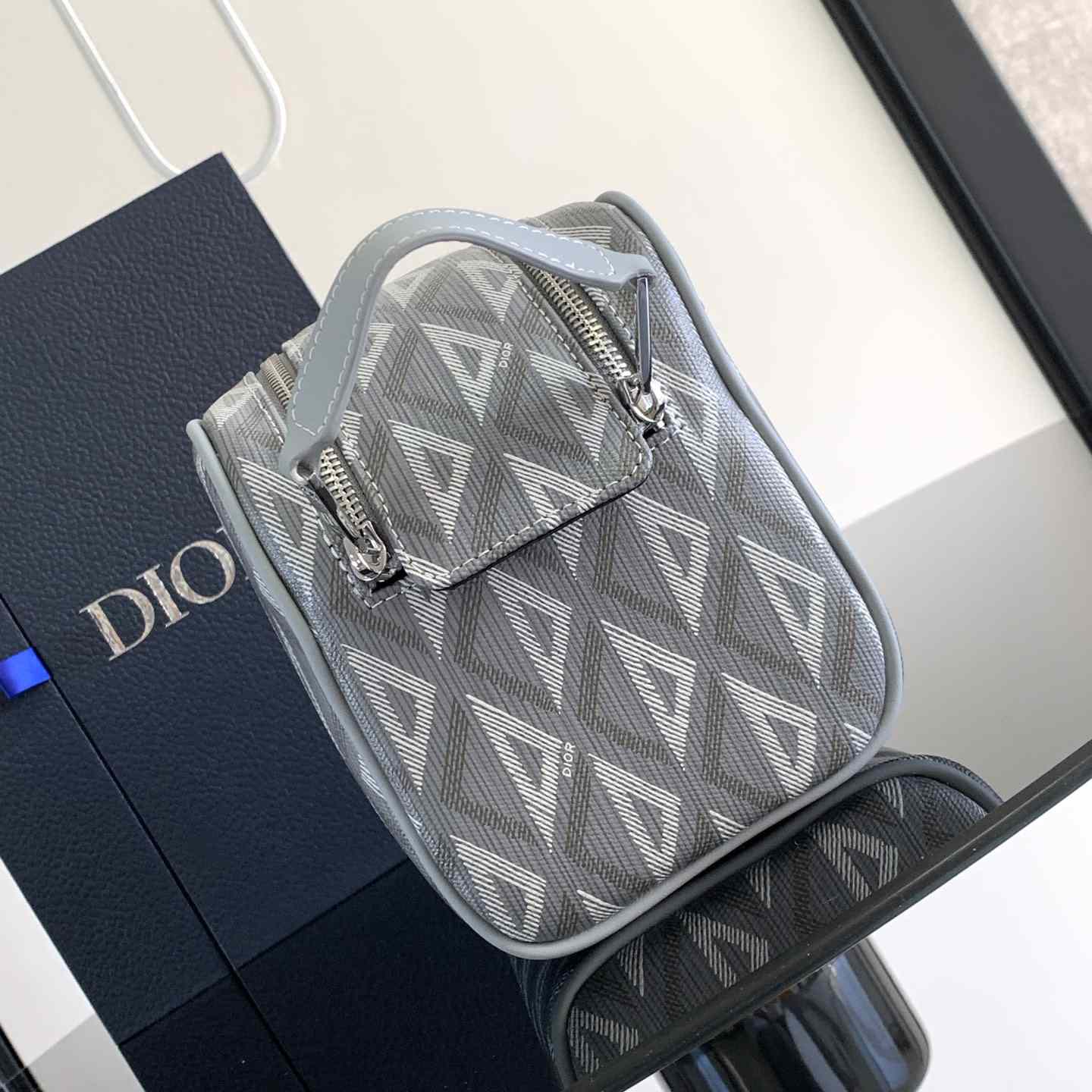 Dior Toiletry Bag - DesignerGu