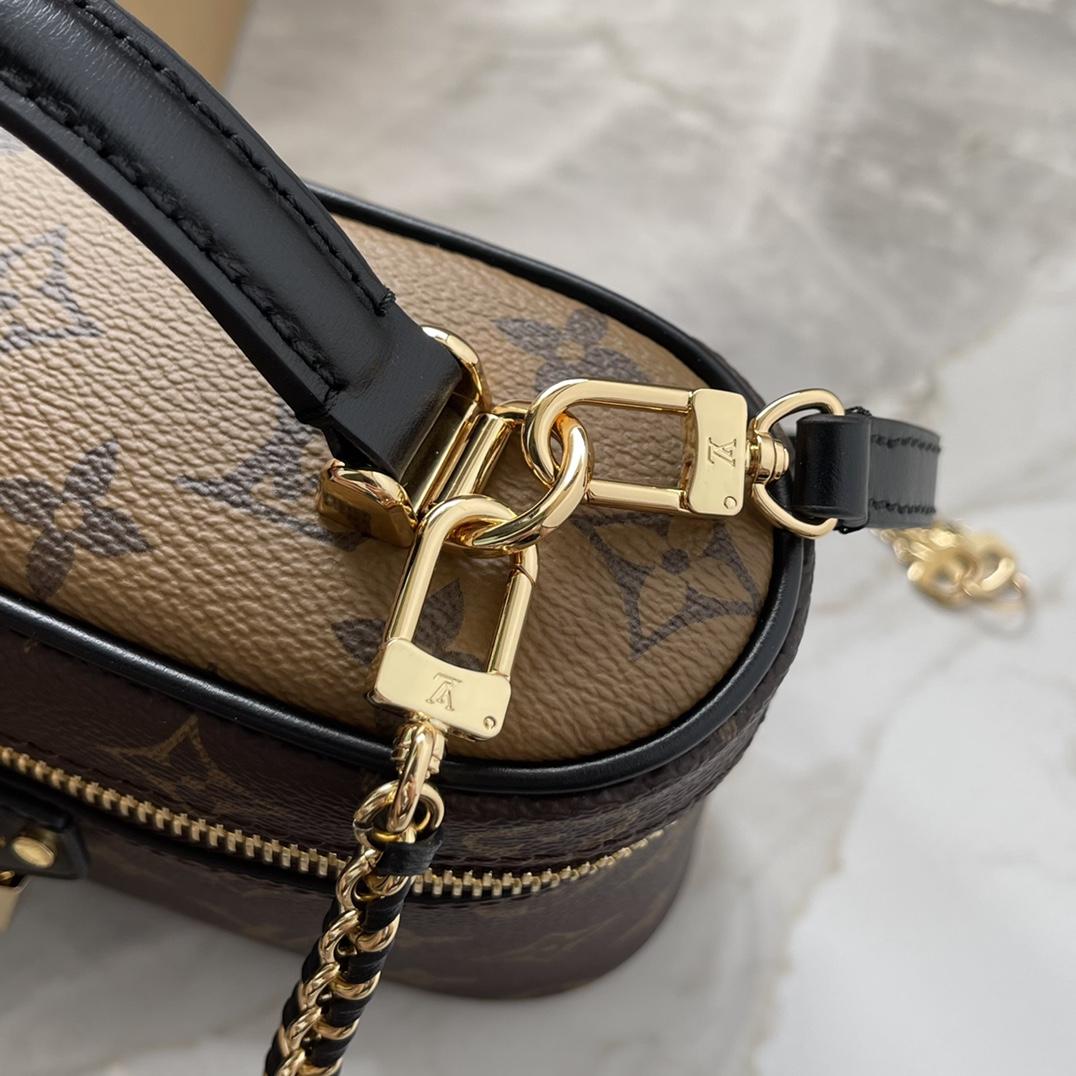 Louis Vuitton Vanity Chain Pouch    M47125 - DesignerGu