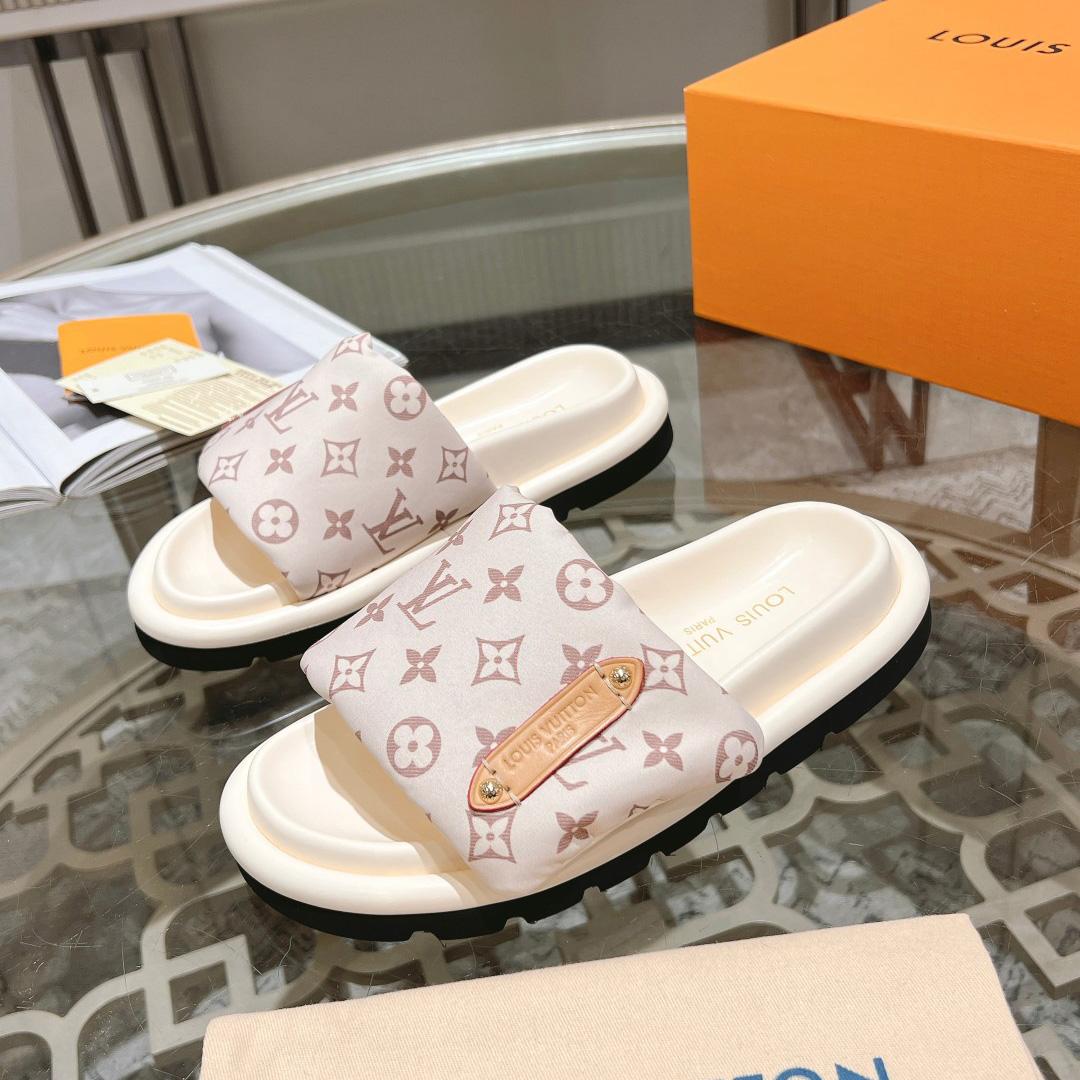 Louis Vuitton Pool Pillow Flat Comfort Mule     1ACJZE - DesignerGu