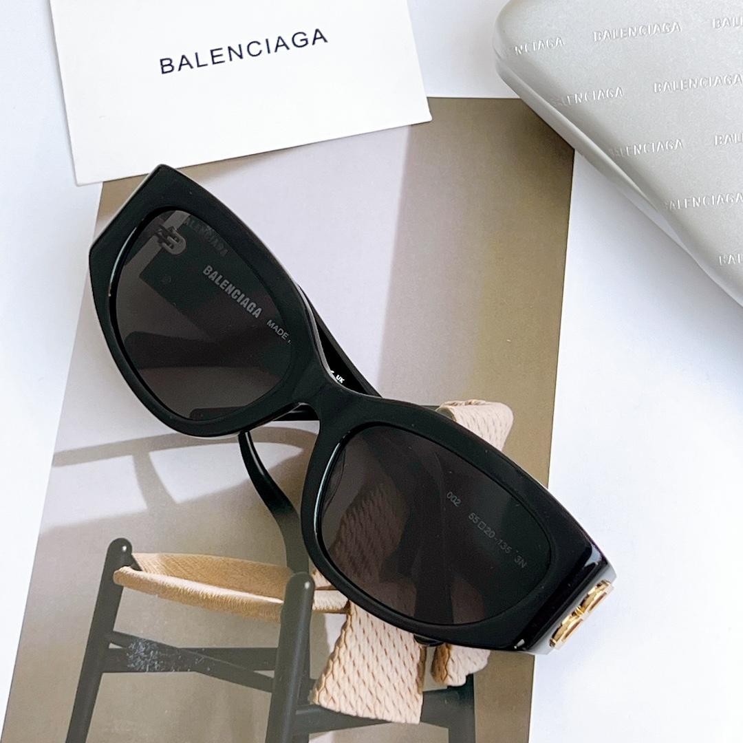 Balenciaga Bossy Round AF Sunglasses In Black - DesignerGu