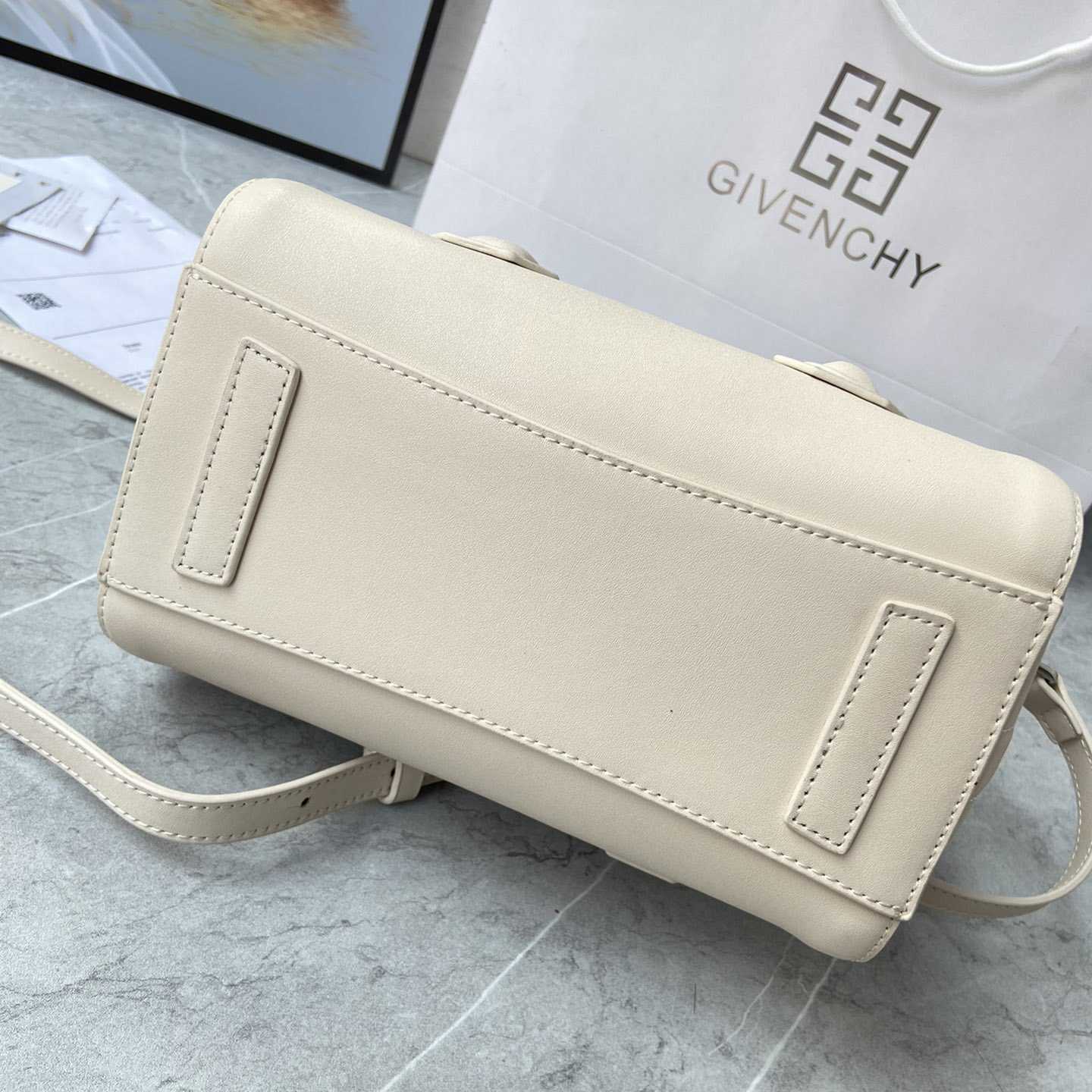 Givenchy Mini Antigona Lock Bag (23*27*13cm) - DesignerGu