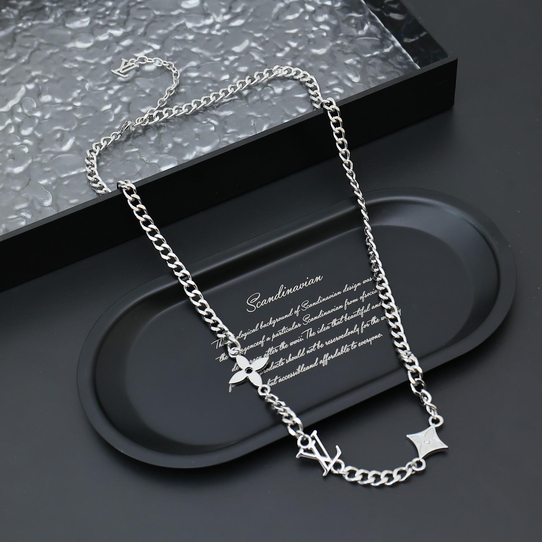 Louis Vuitton MNG Row Necklace   M01490 - DesignerGu