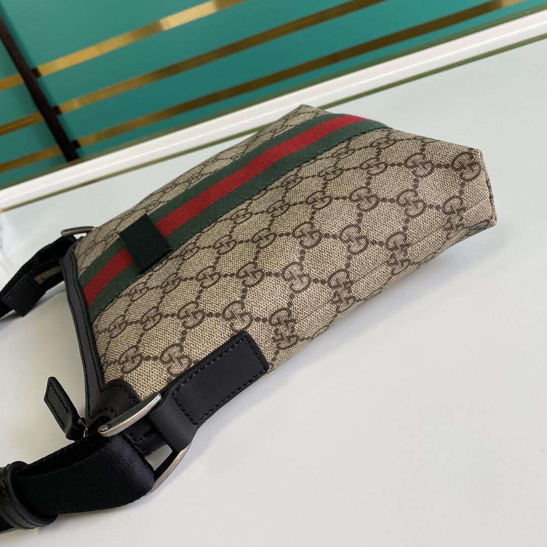 Gucci Web GG Supreme Flat Messenger  - DesignerGu