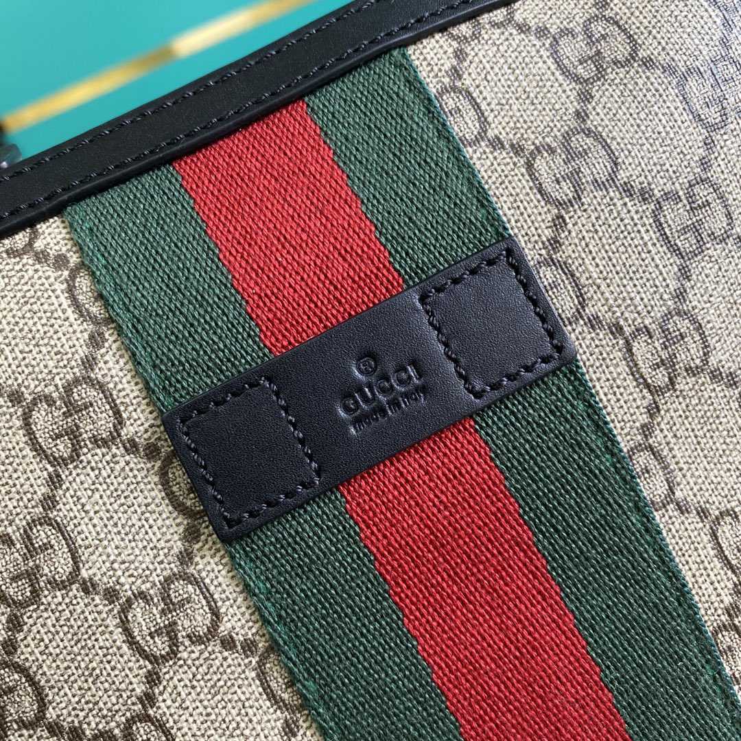 Gucci Web GG Supreme Flat Messenger  - DesignerGu