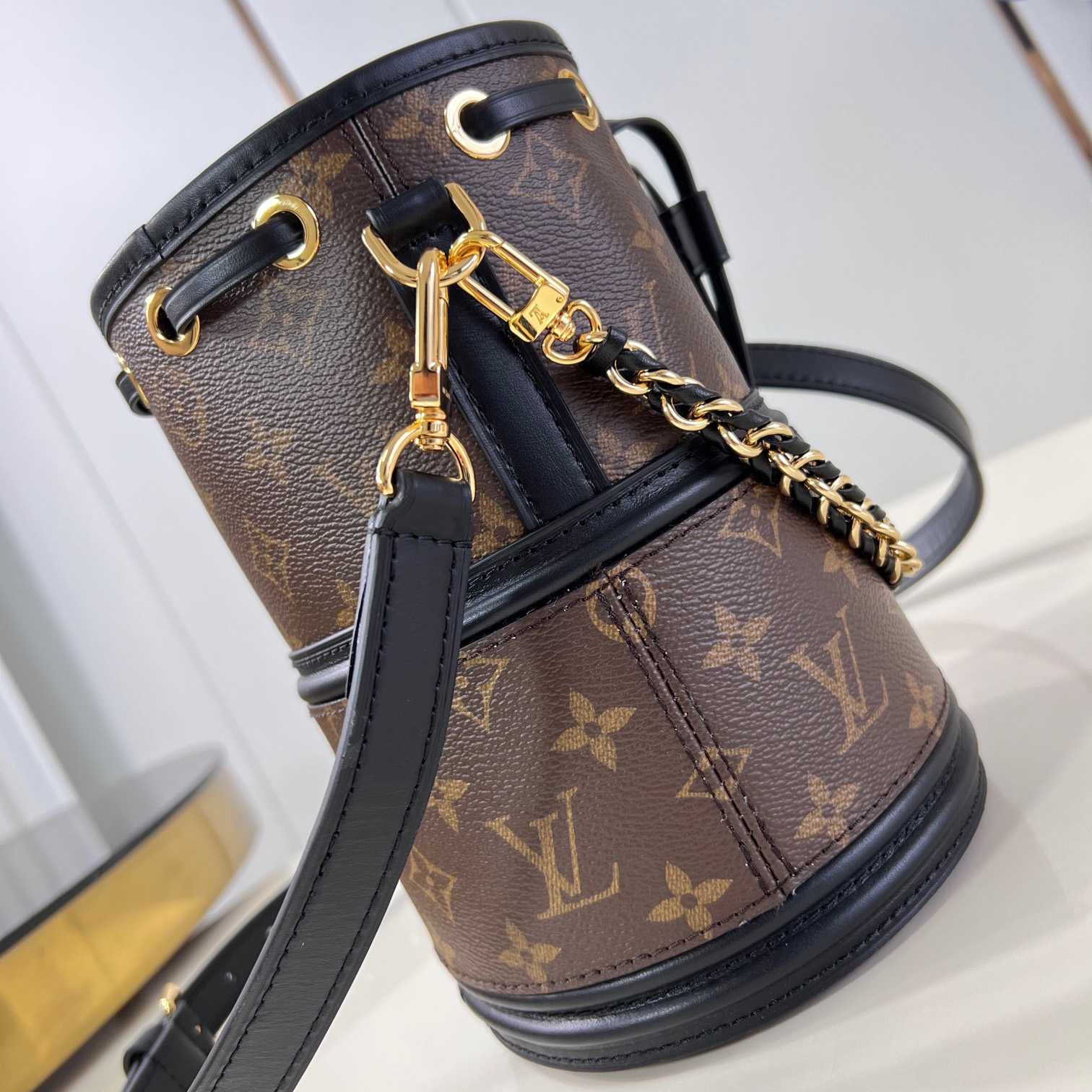 Louis Vuitton Canoé   M83480 - DesignerGu