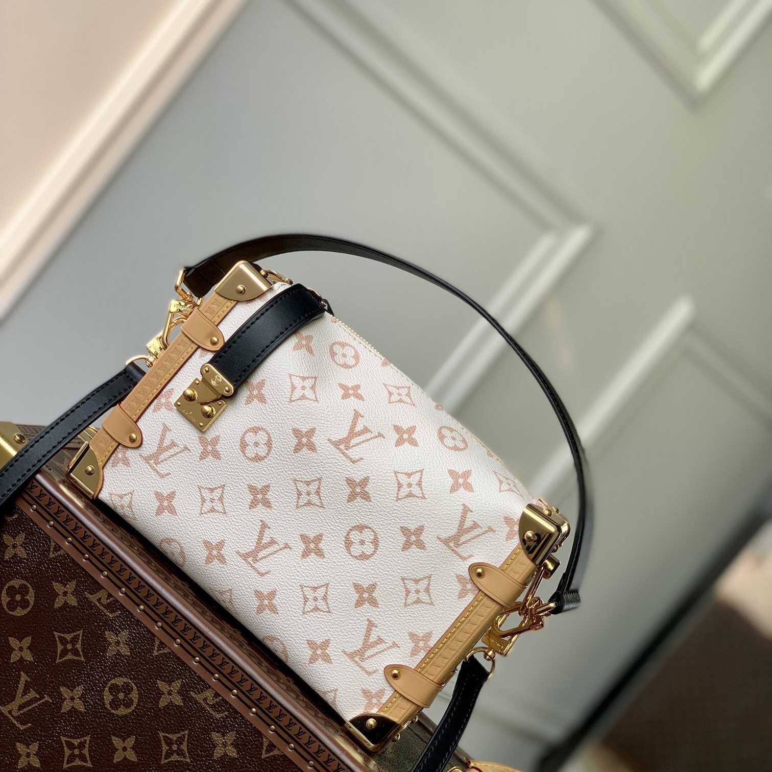 Louis Vuitton Side Trunk MM   M46907 - DesignerGu