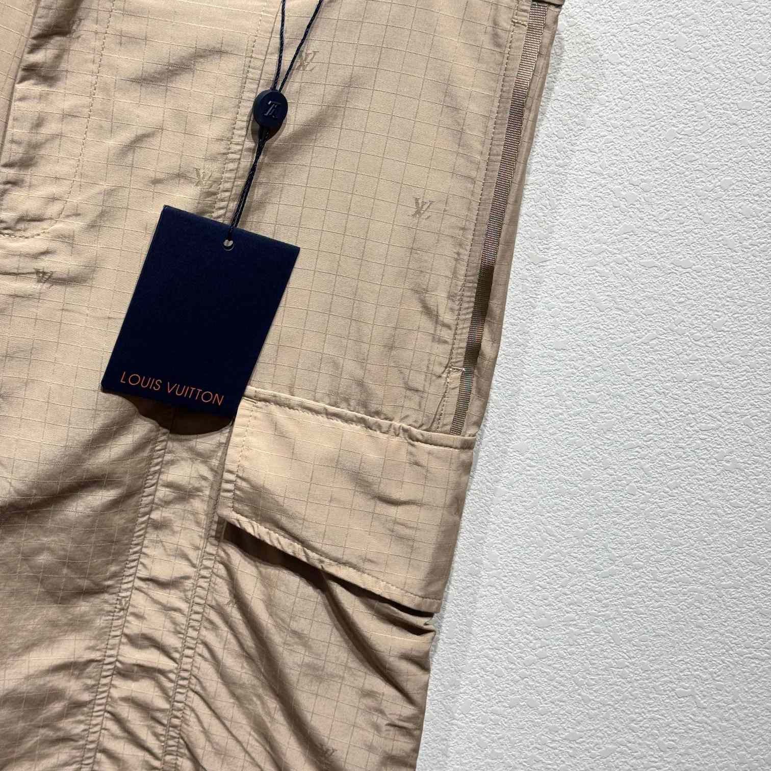 Louis Vuitton Ripstop Cargo Short    1ABJIG - DesignerGu