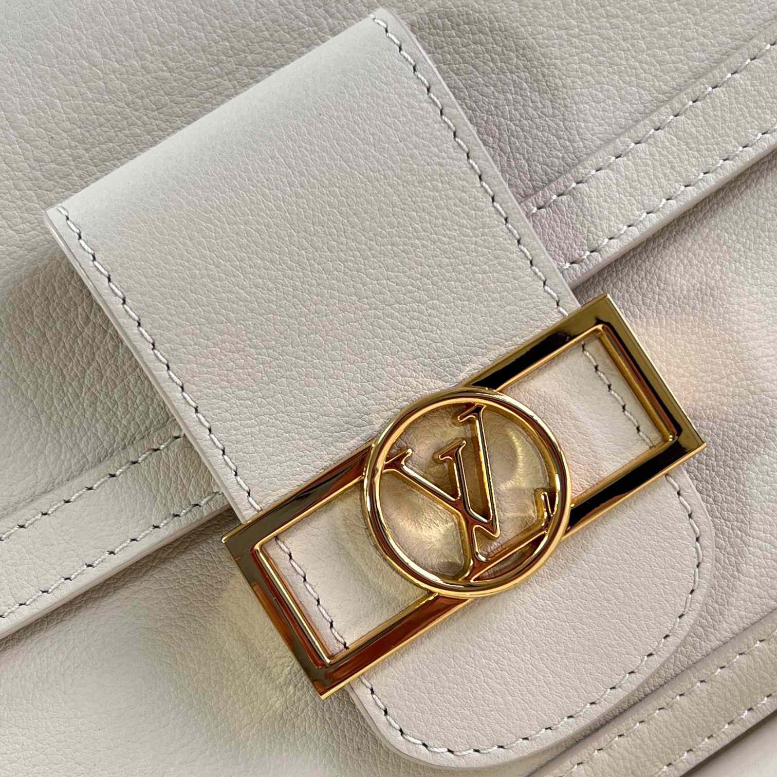 Louis Vuitton Dauphine Soft MM   M25050 - DesignerGu