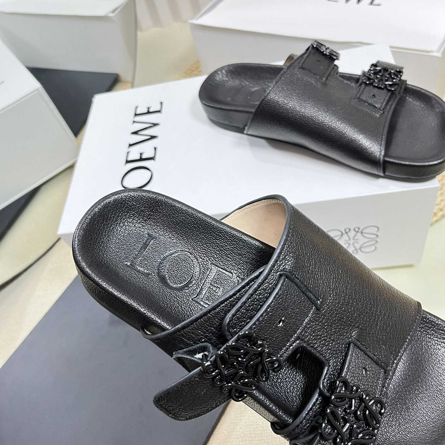 Loewe Ease slide In Goatskin - DesignerGu