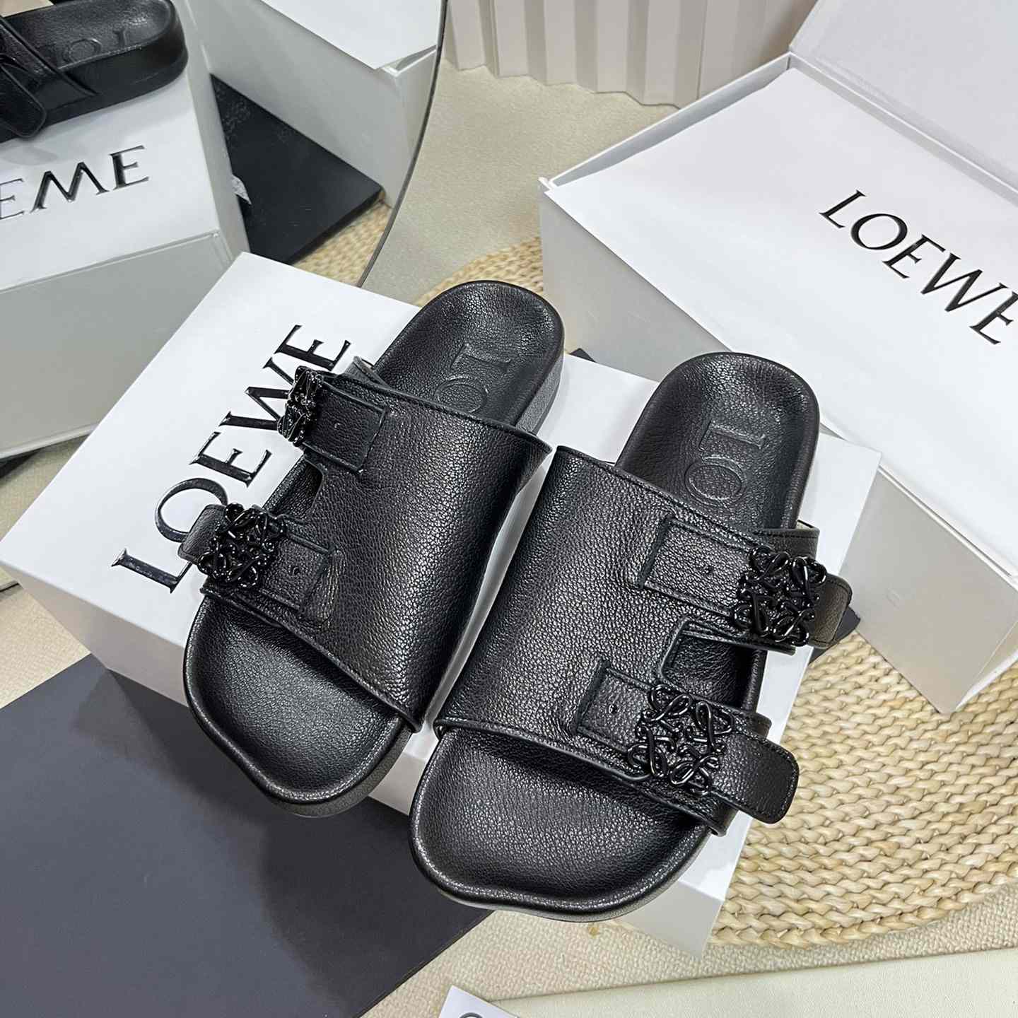 Loewe Ease slide In Goatskin - DesignerGu