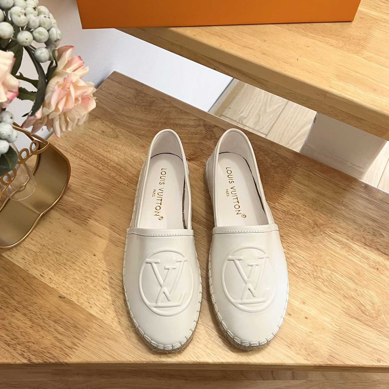 Louis Vuitton Starboard Flat Espadrille      1ABVLU - DesignerGu