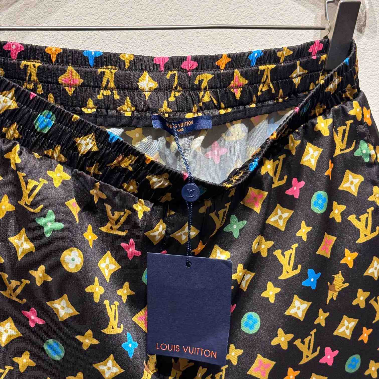 Louis Vuitton Monogram Short     - DesignerGu