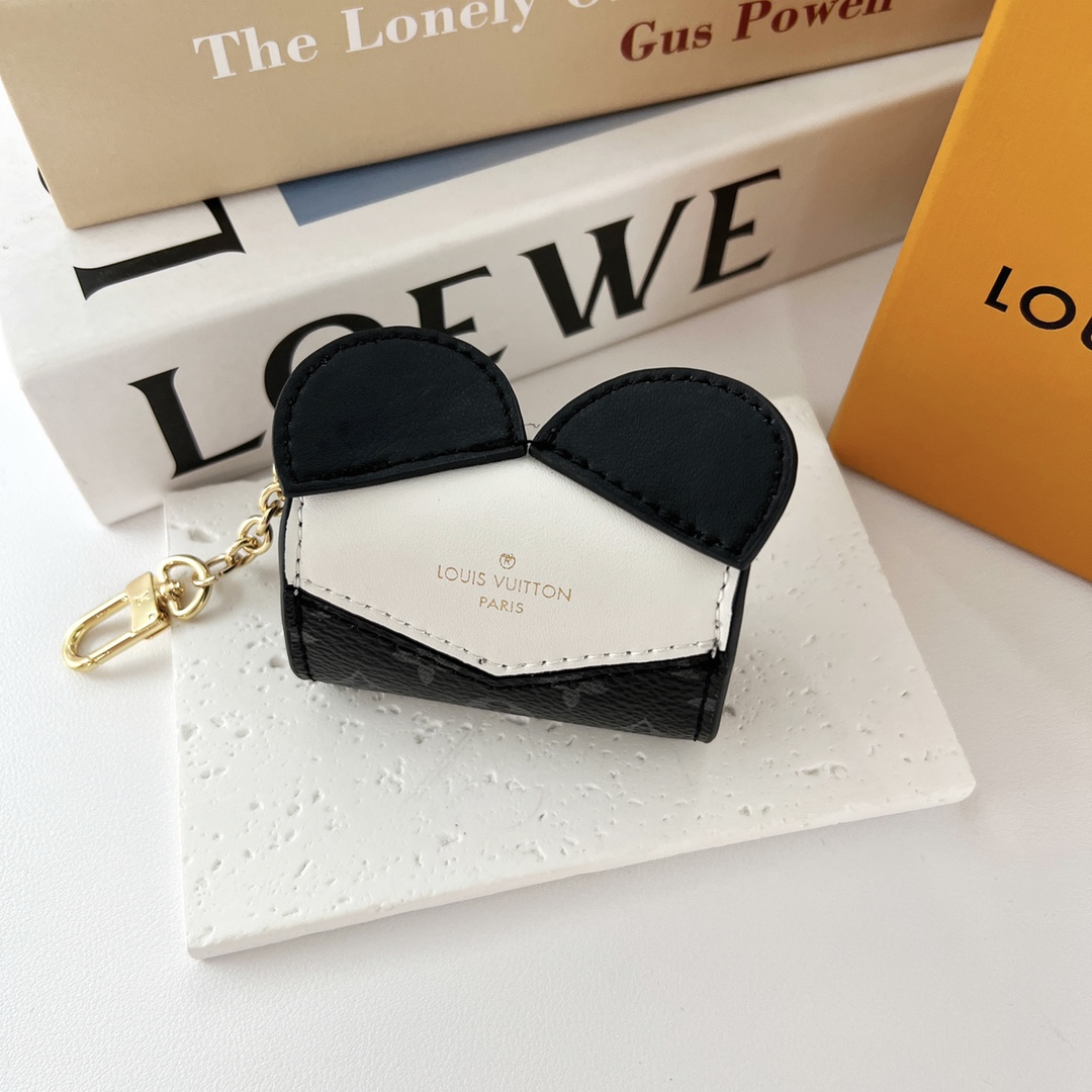 Louis Vuitton Panda Earpods Case    GI0861 - DesignerGu