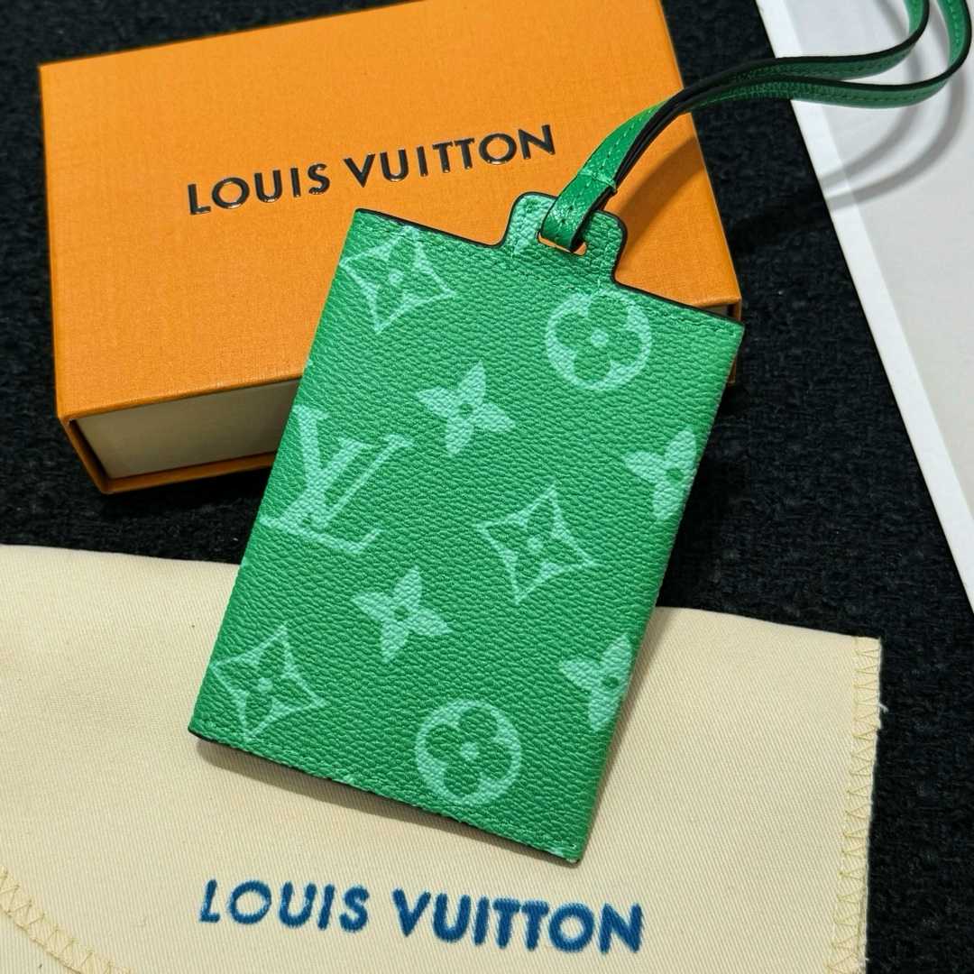 Louis Vuitton Card Holder Necklace  M83153 - DesignerGu