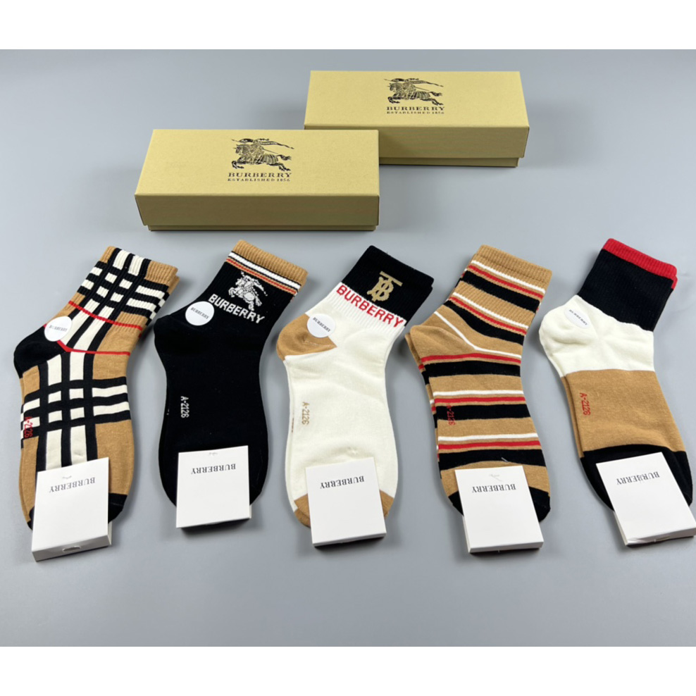 Burberry Socks/Box - DesignerGu