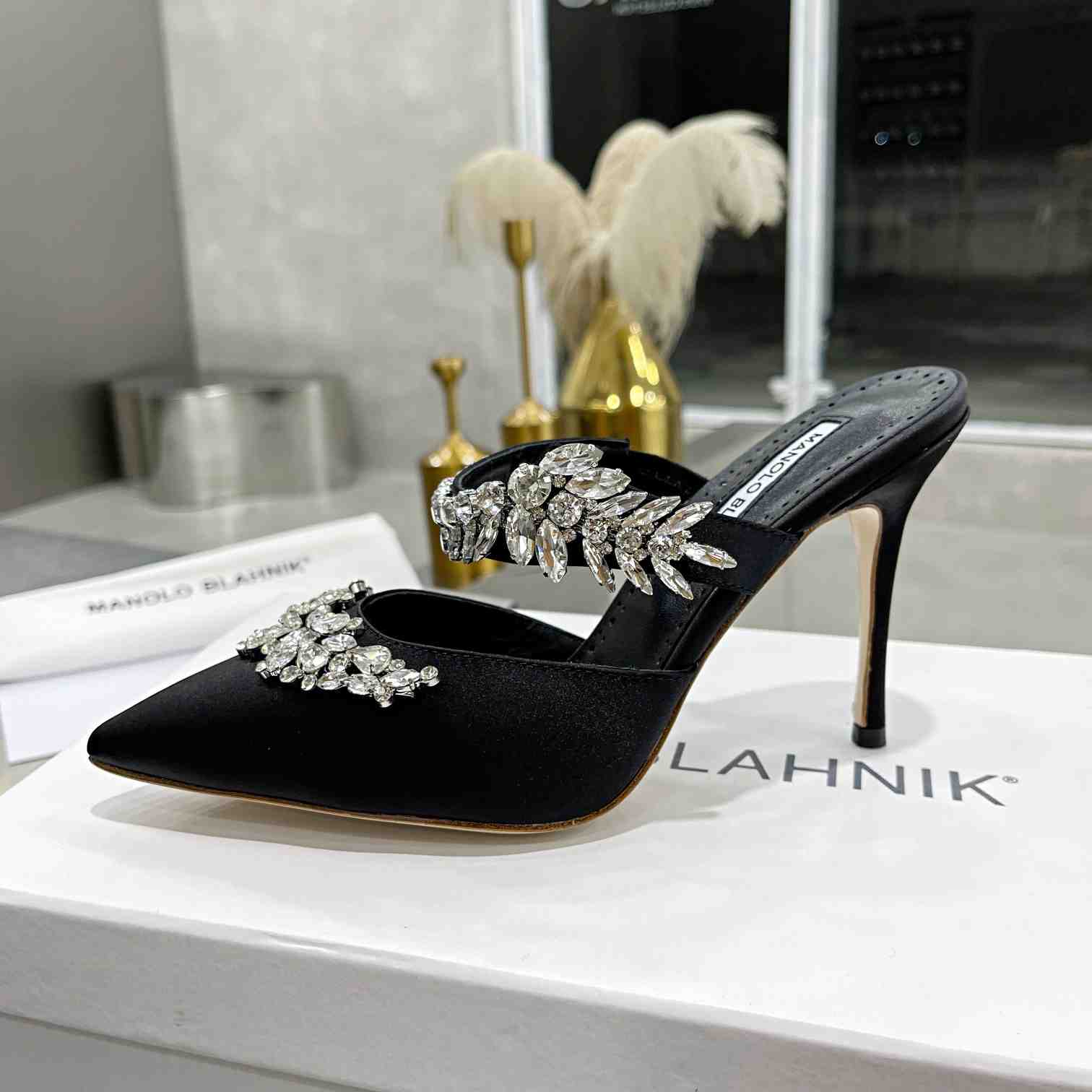 Manolo Blahnik Lurum Crystal-embellished Mules - DesignerGu