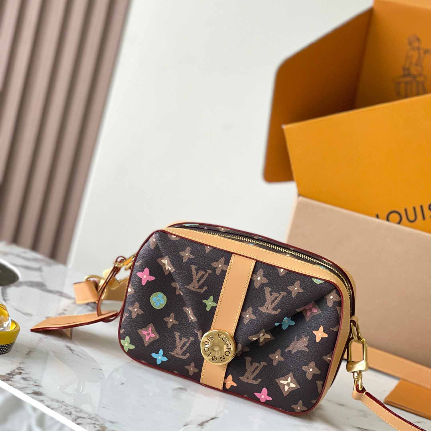 Louis Vuitton Envelope Messenger   M24820 - DesignerGu