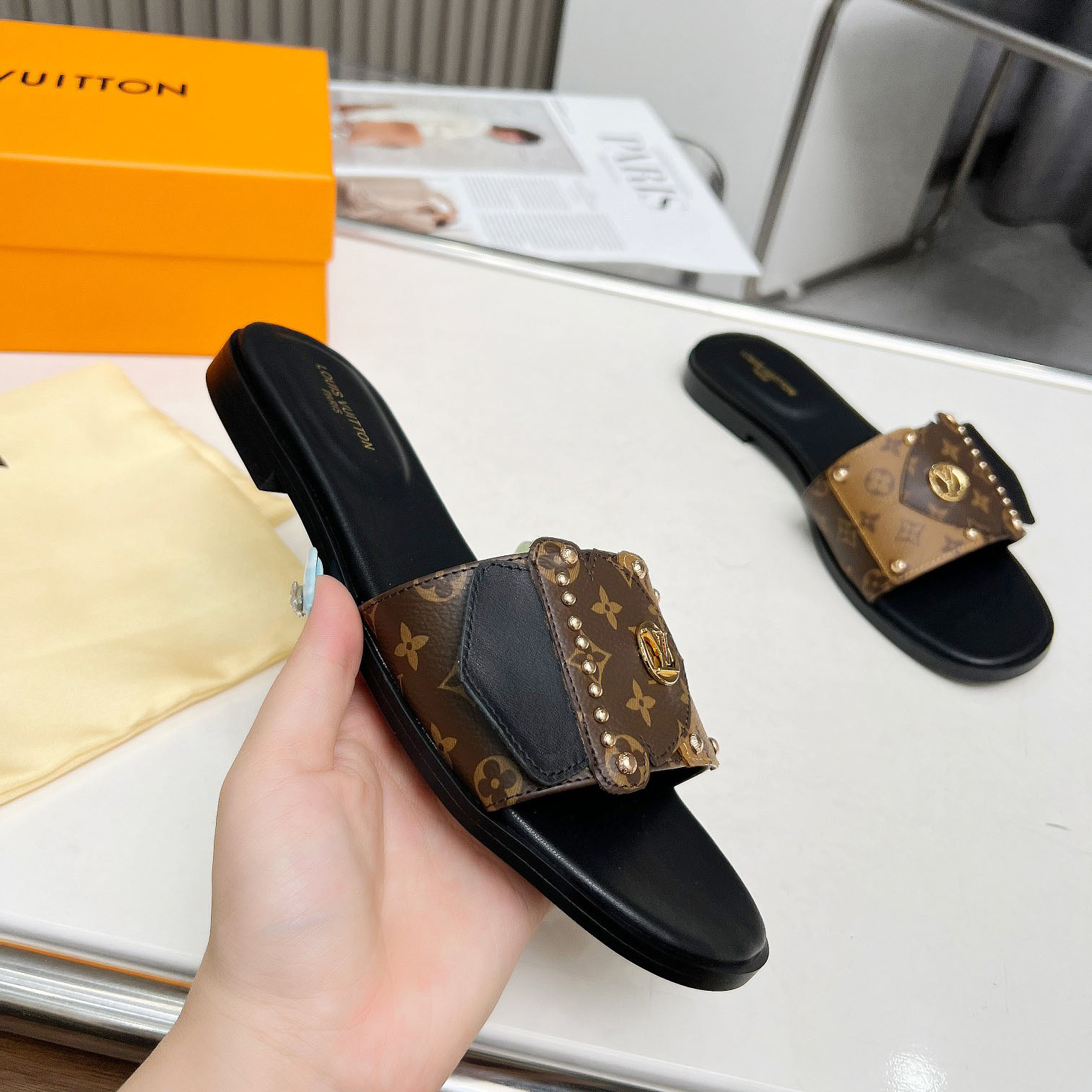 Louis Vuitton LV Frame Flat Mule   1ACXGE - DesignerGu