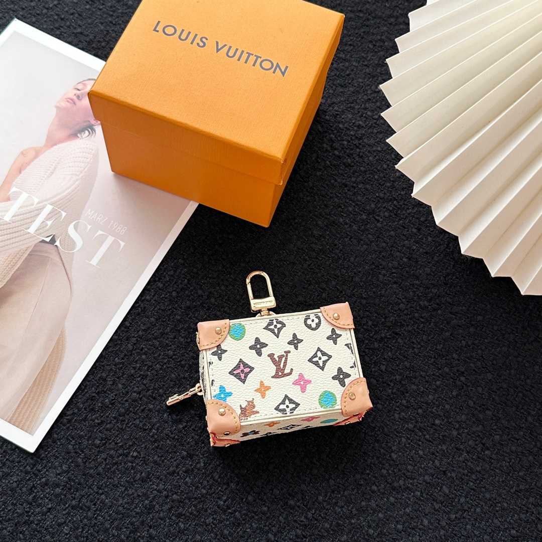 Louis Vuitton Monogram Craggy Trunk Key Holder and Bag Charm    - DesignerGu