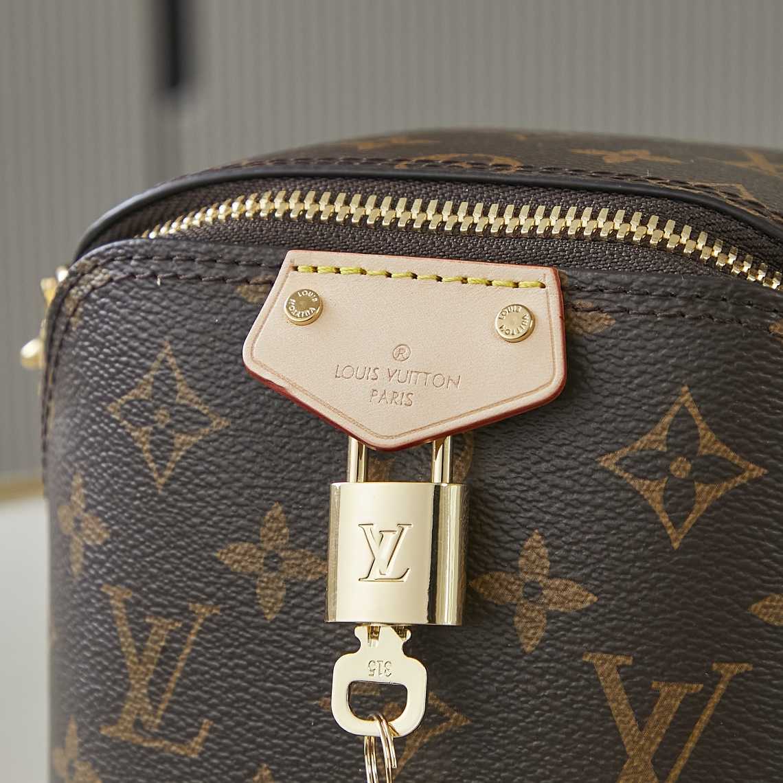 Louis Vuitton Just In Case  M47096 - DesignerGu