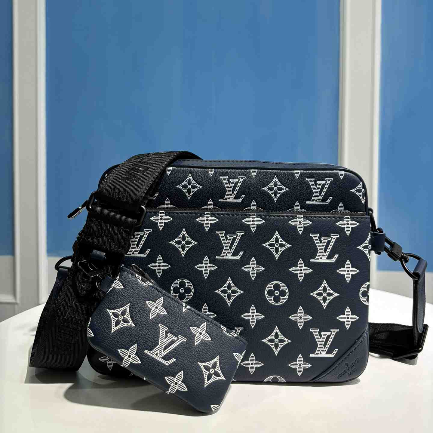 Louis Vuitton Trio Messenger  M24753 - DesignerGu