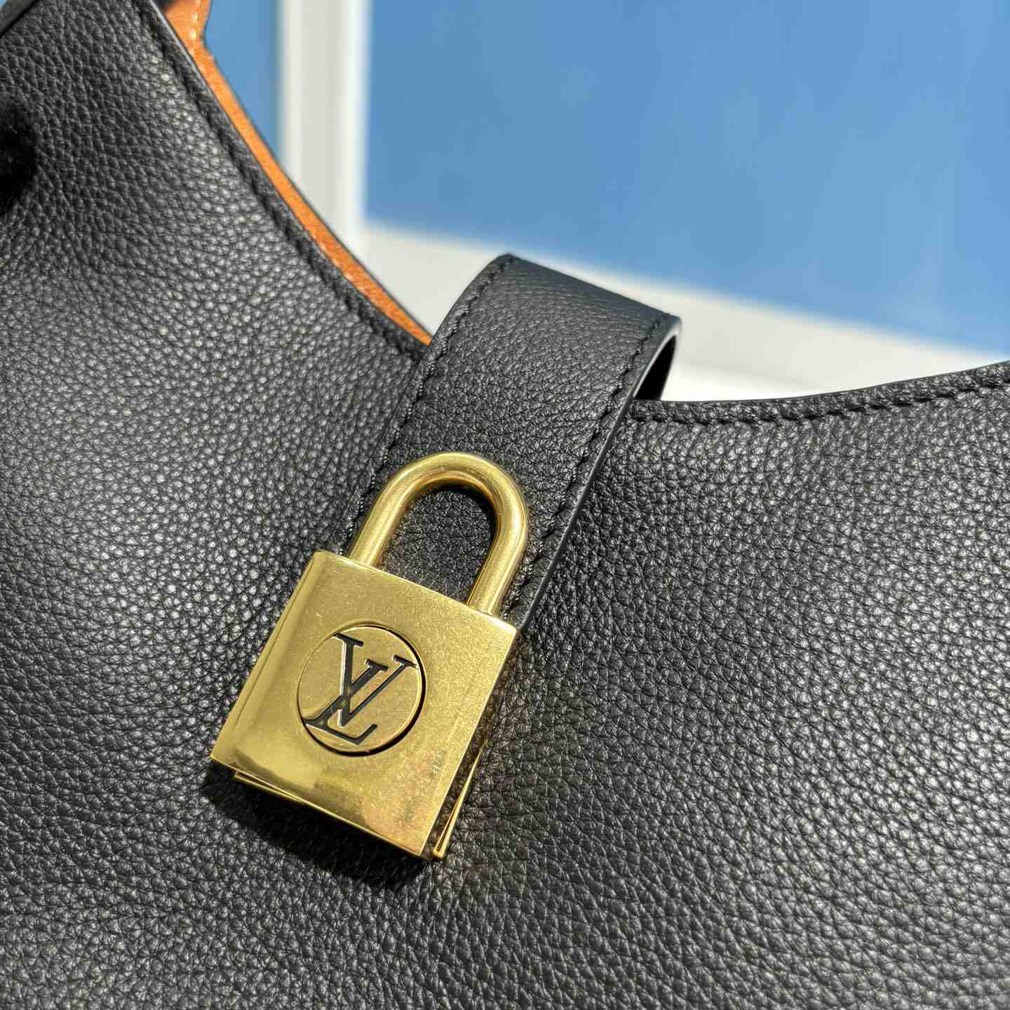 Louis Vuitton Low Key Shoulder Bag   M24611 - DesignerGu