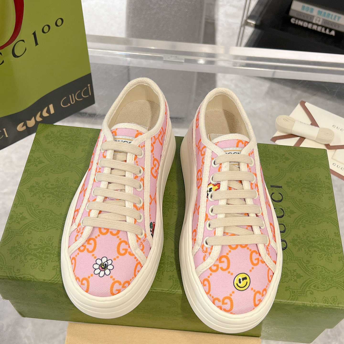 Gucci Women's GG Sneaker - DesignerGu