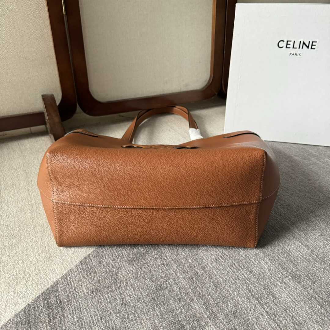 Celine Medium Cabas Anais Cuir Triomphe In Grained Calfskin - DesignerGu