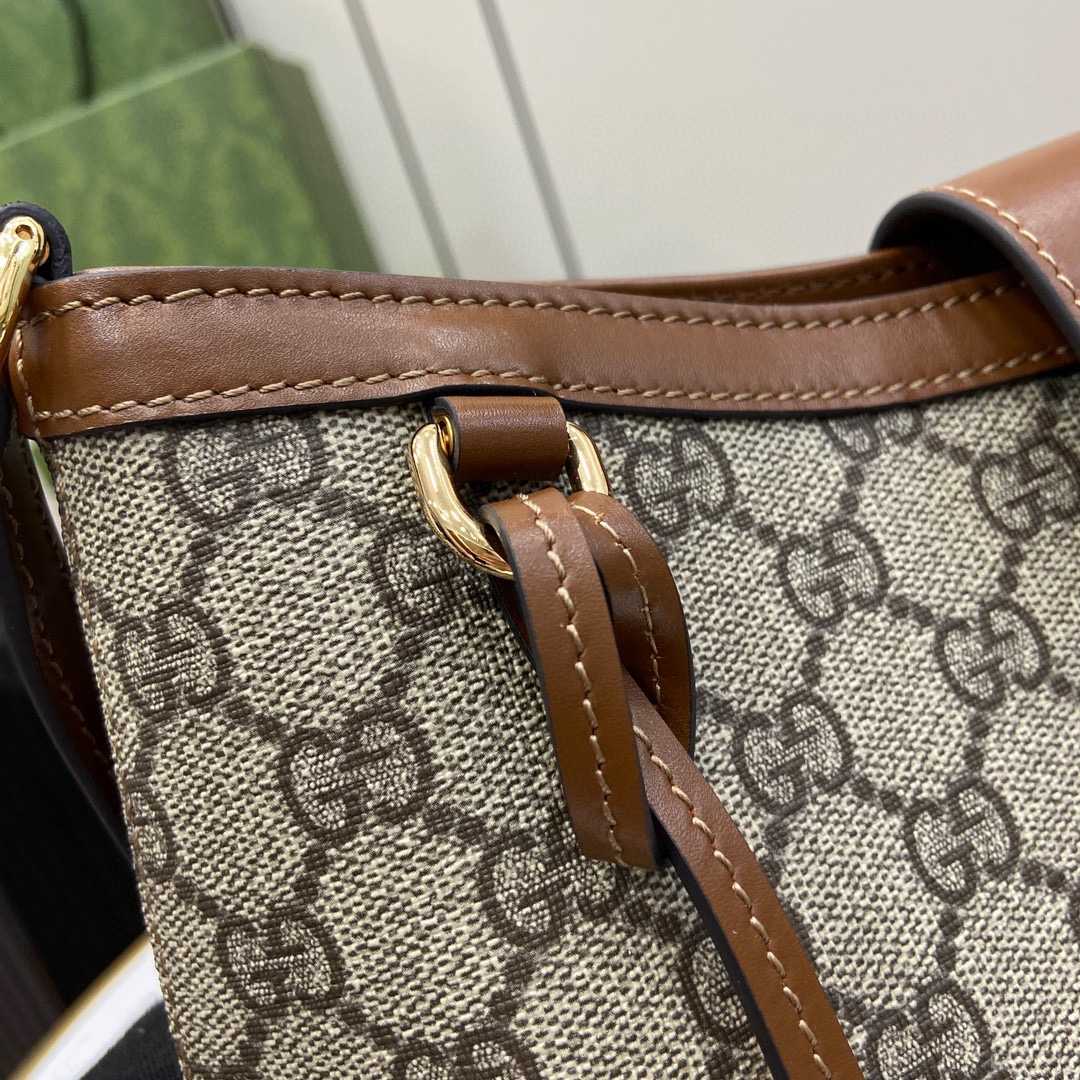 Gucci Padlock GG Medium Shoulder Bag - DesignerGu