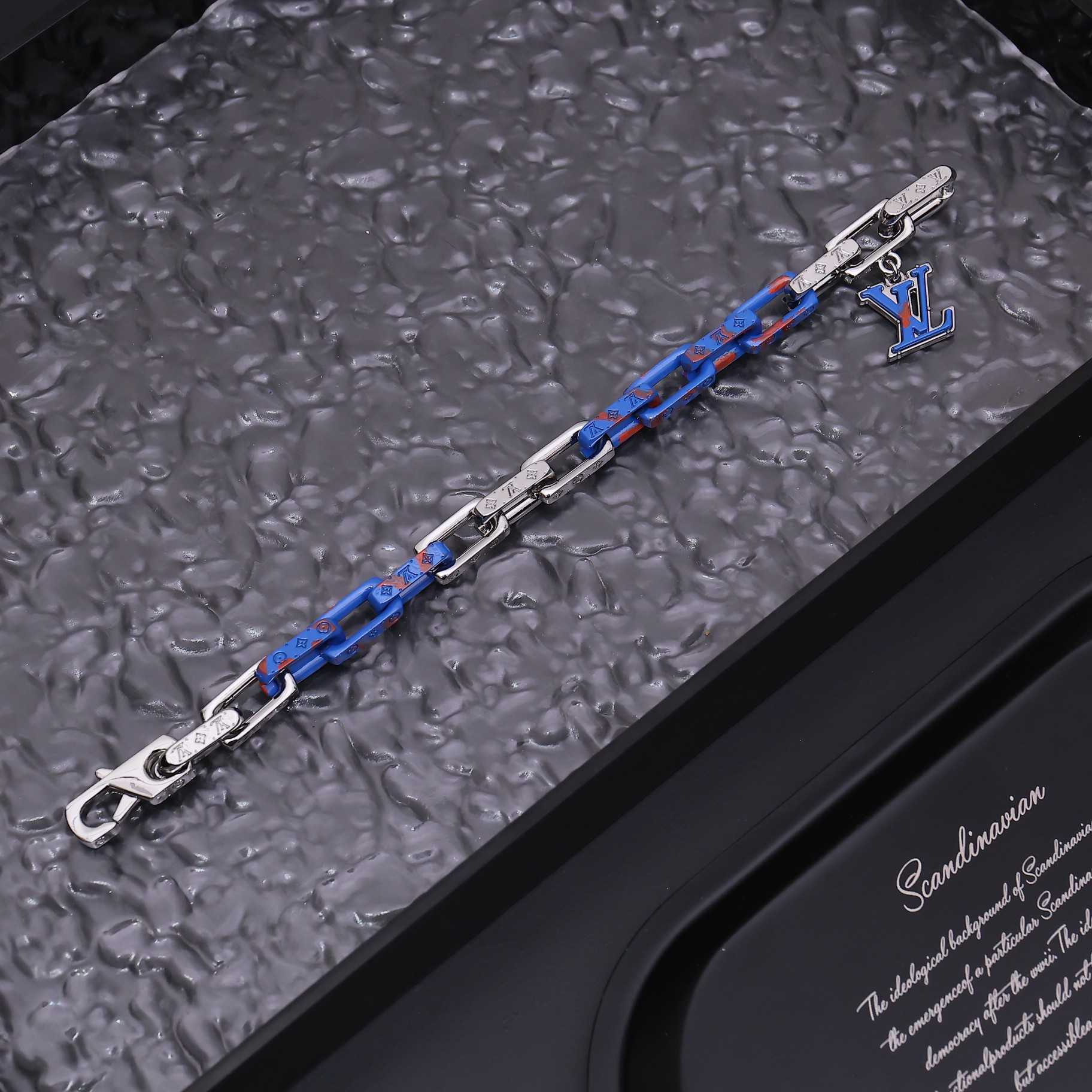 Louis Vuitton Monogram Chain Bracelet  M1229M - DesignerGu