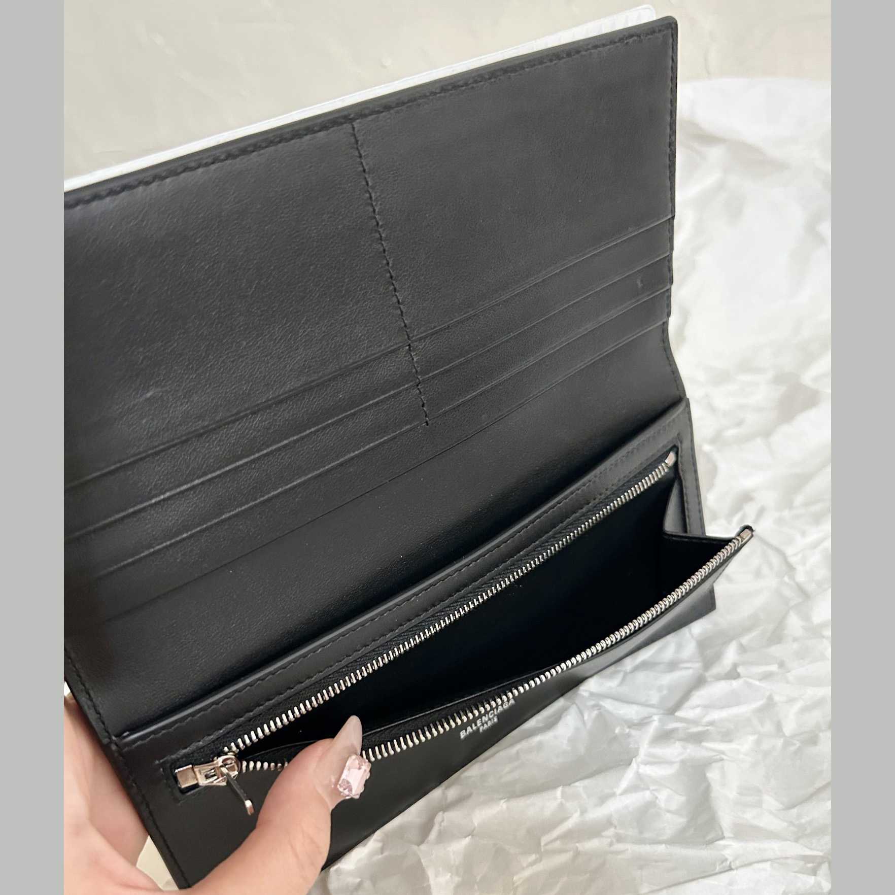 Balenciaga Passport Wallet  (21×12.4×2cm) - DesignerGu