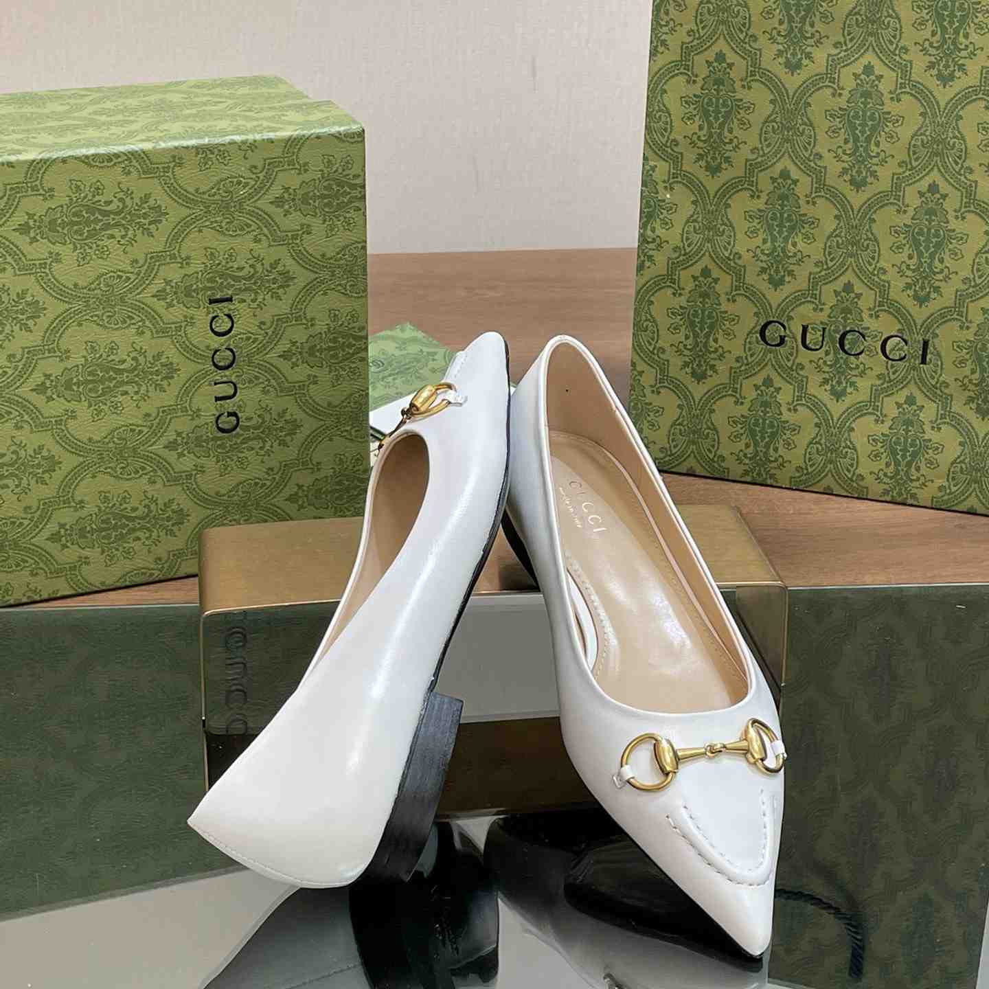 Gucci Women's Ballet Flat With Horsebit - DesignerGu