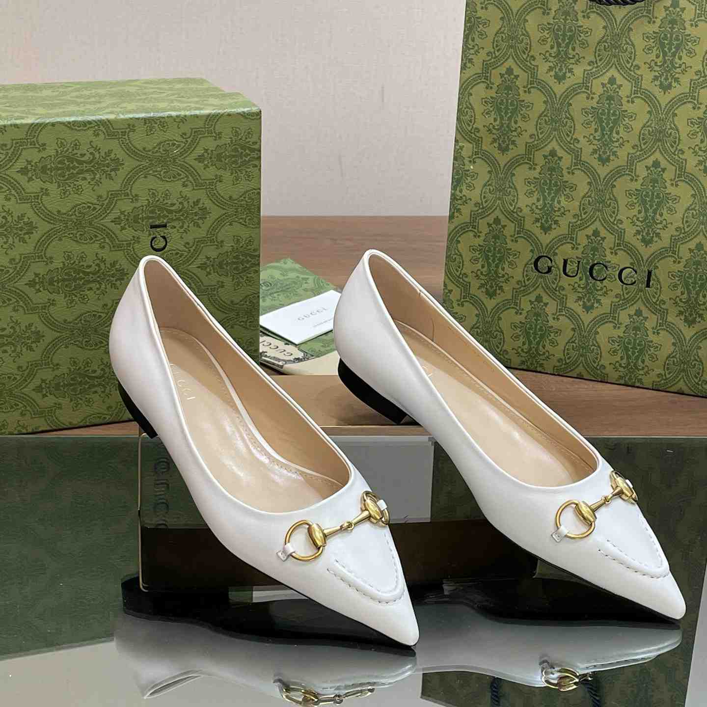 Gucci Women's Ballet Flat With Horsebit - DesignerGu