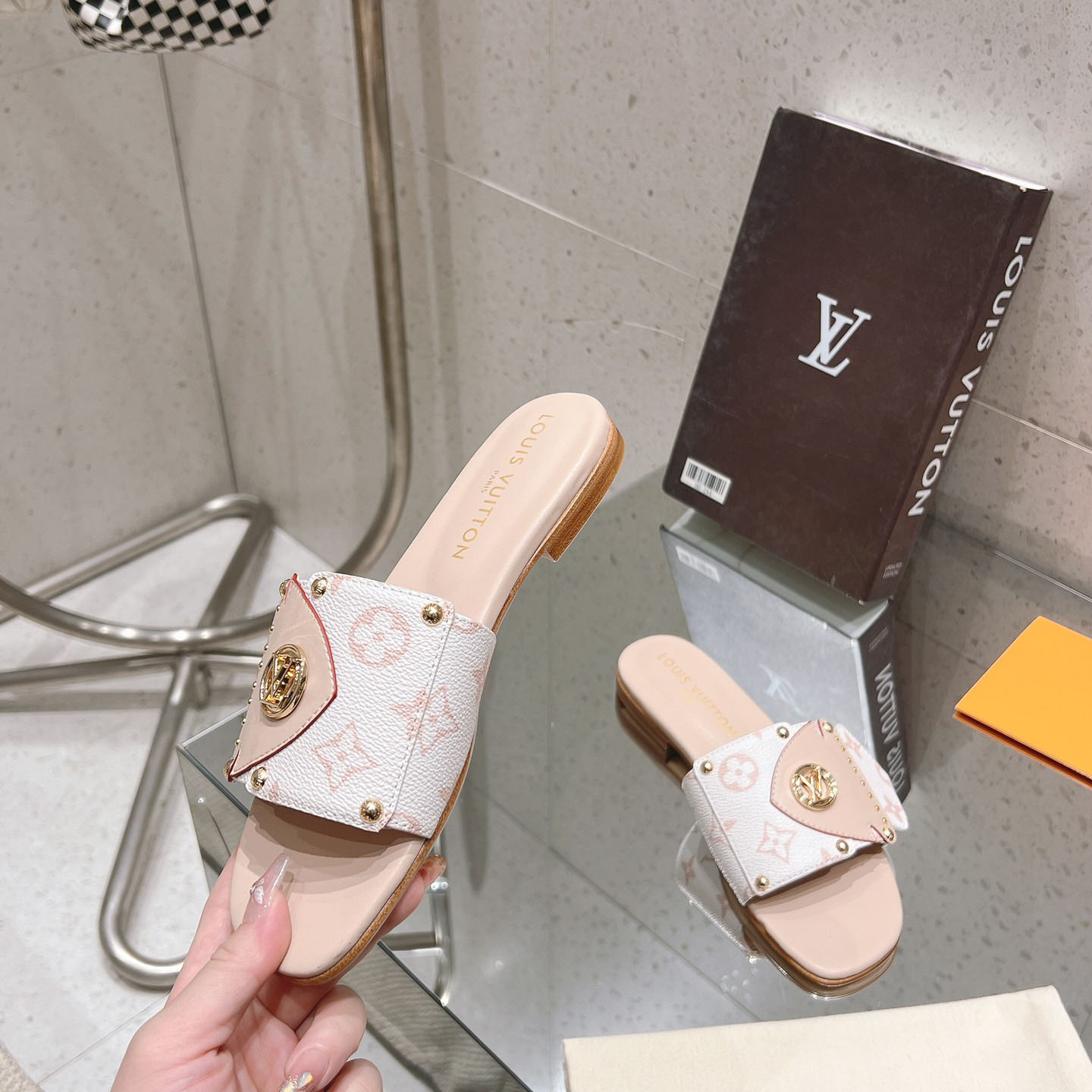 Louis Vuitton LV Frame Flat Mule   1ACXIM - DesignerGu