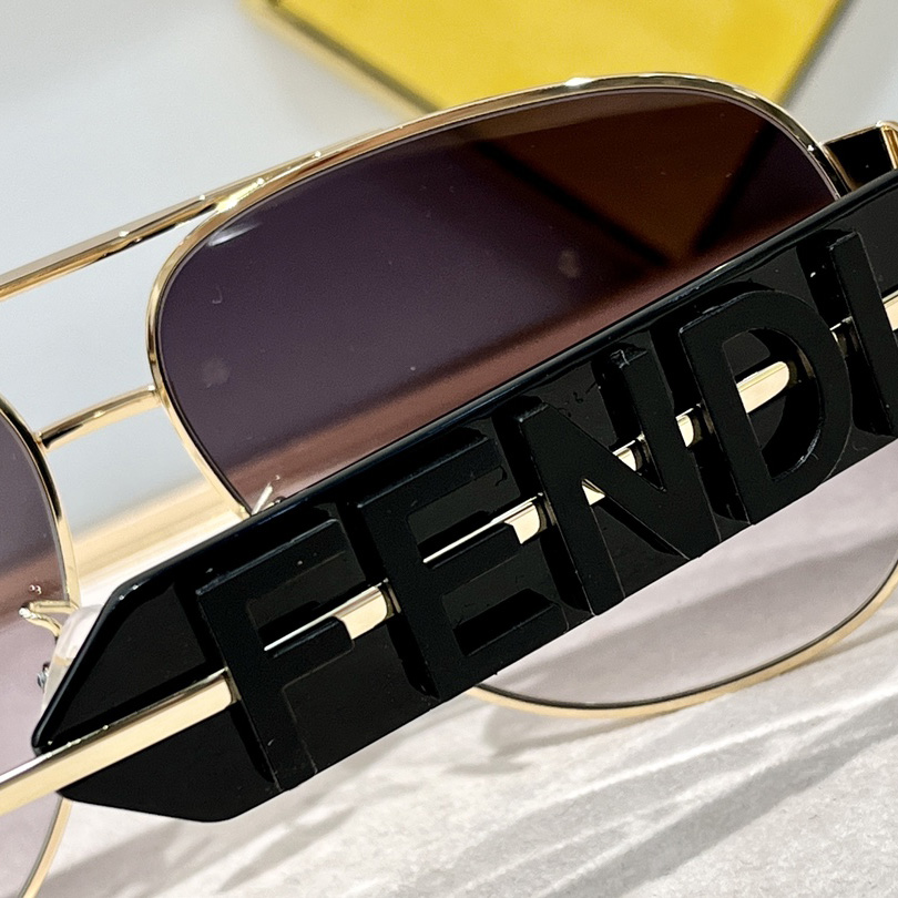 Fendi FE40111 Sunglasses - DesignerGu