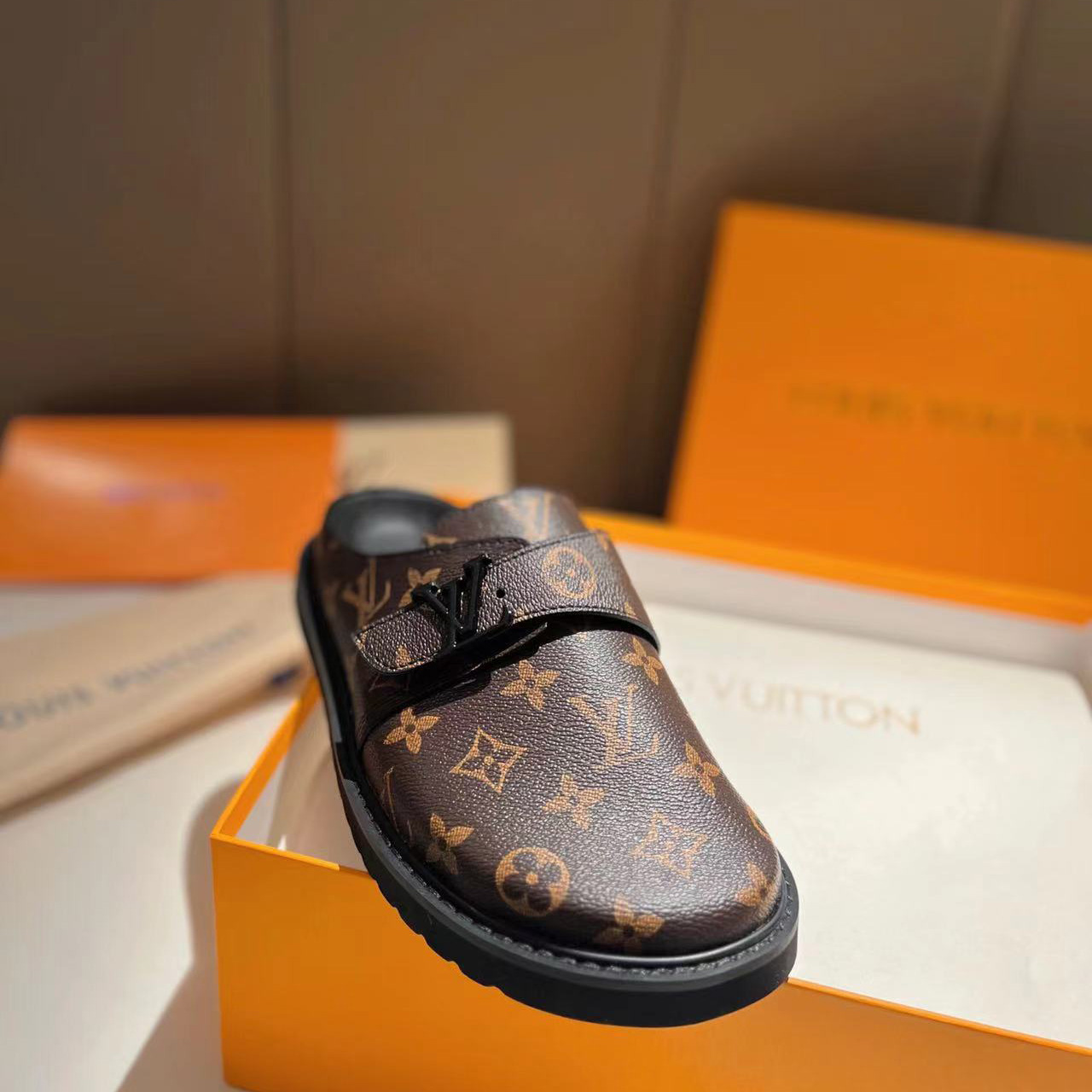 Louis Vuitton LV Easy Mule    1A8WIB - DesignerGu