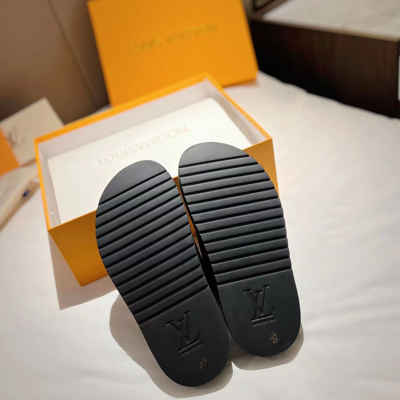 Louis Vuitton LV Easy Mule    1A8WIB - DesignerGu