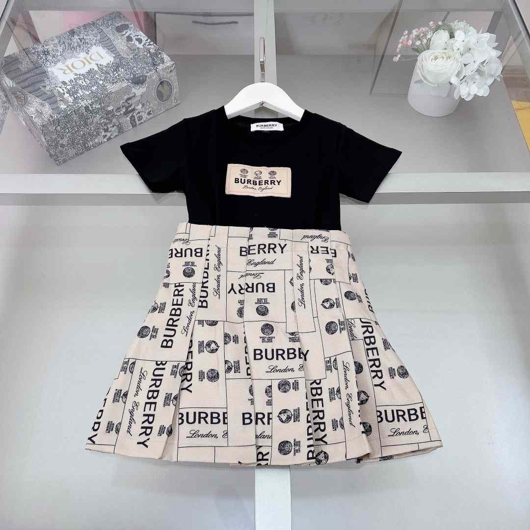 Burberry Kid's Tee & Skirt - DesignerGu