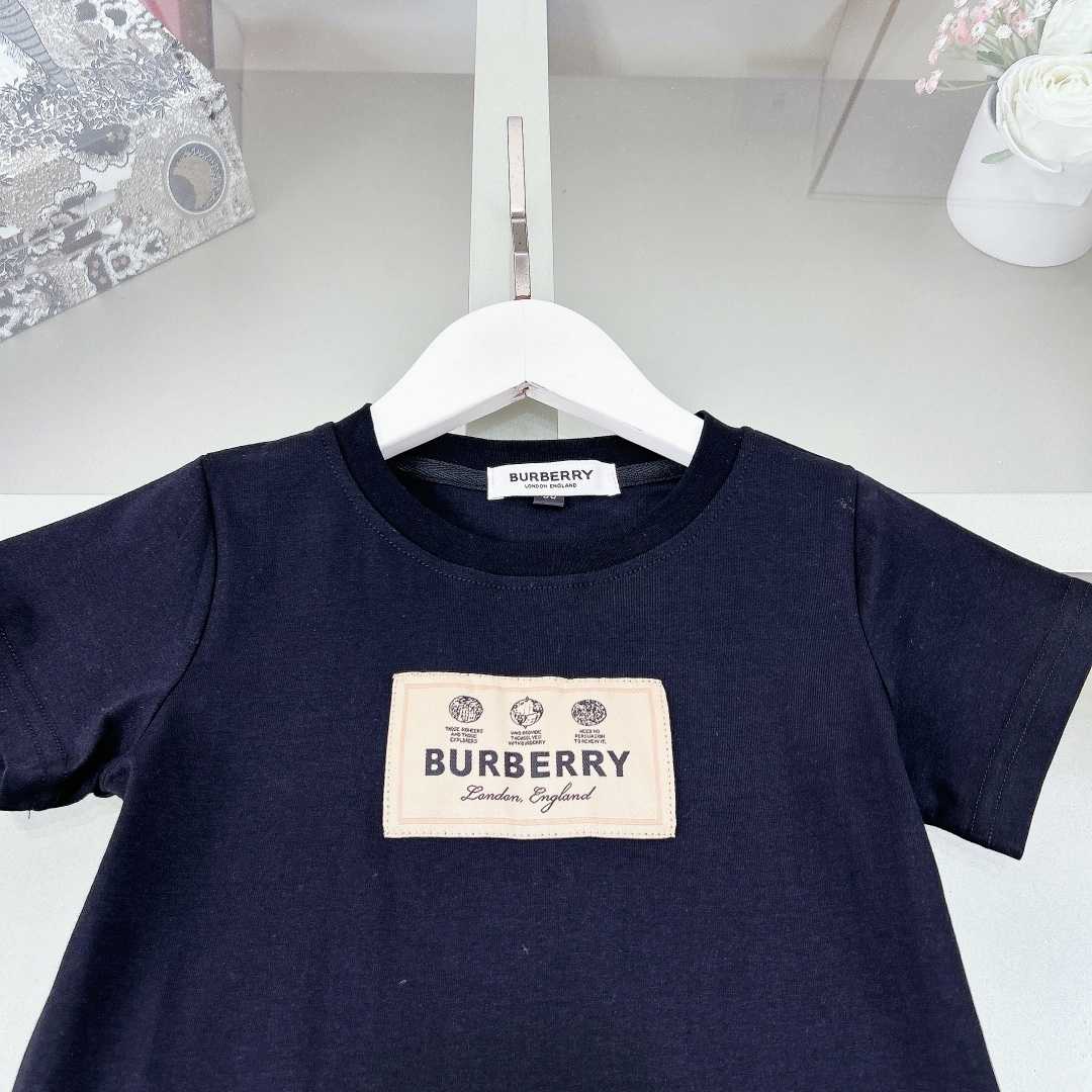 Burberry Kid's Tee & Skirt - DesignerGu