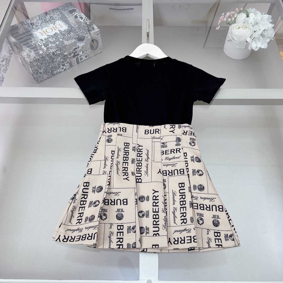 Burberry Kid's Tee & Skirt - DesignerGu