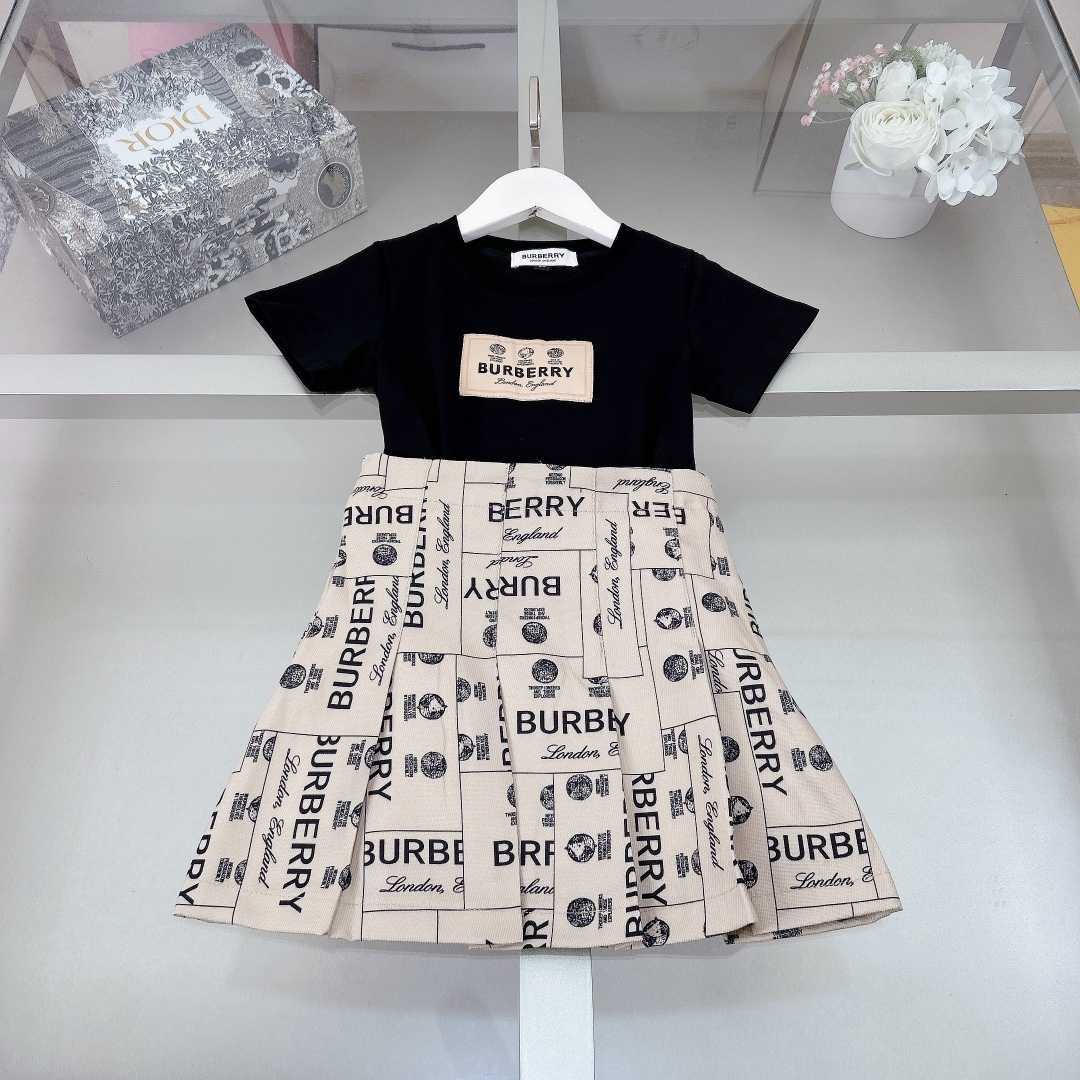 Burberry Kid's Tee & Skirt - DesignerGu