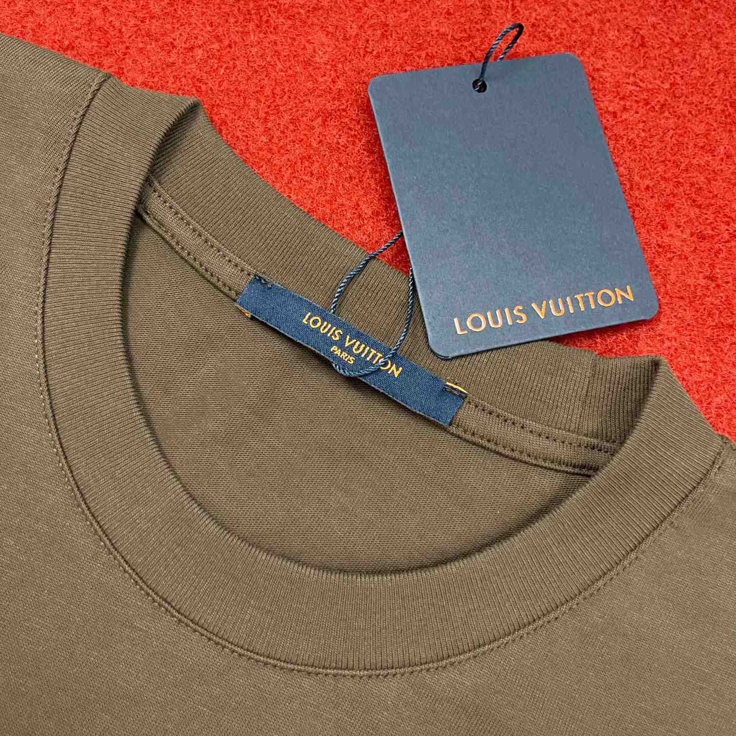 Louis Vuitton Signature 3D Pocket Monogram T-Shirt    - DesignerGu