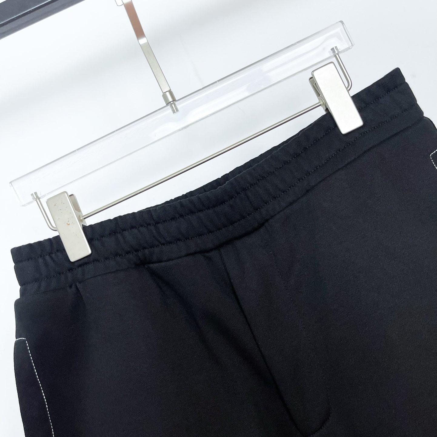 Alexander Mqueen Sporty shorts - DesignerGu