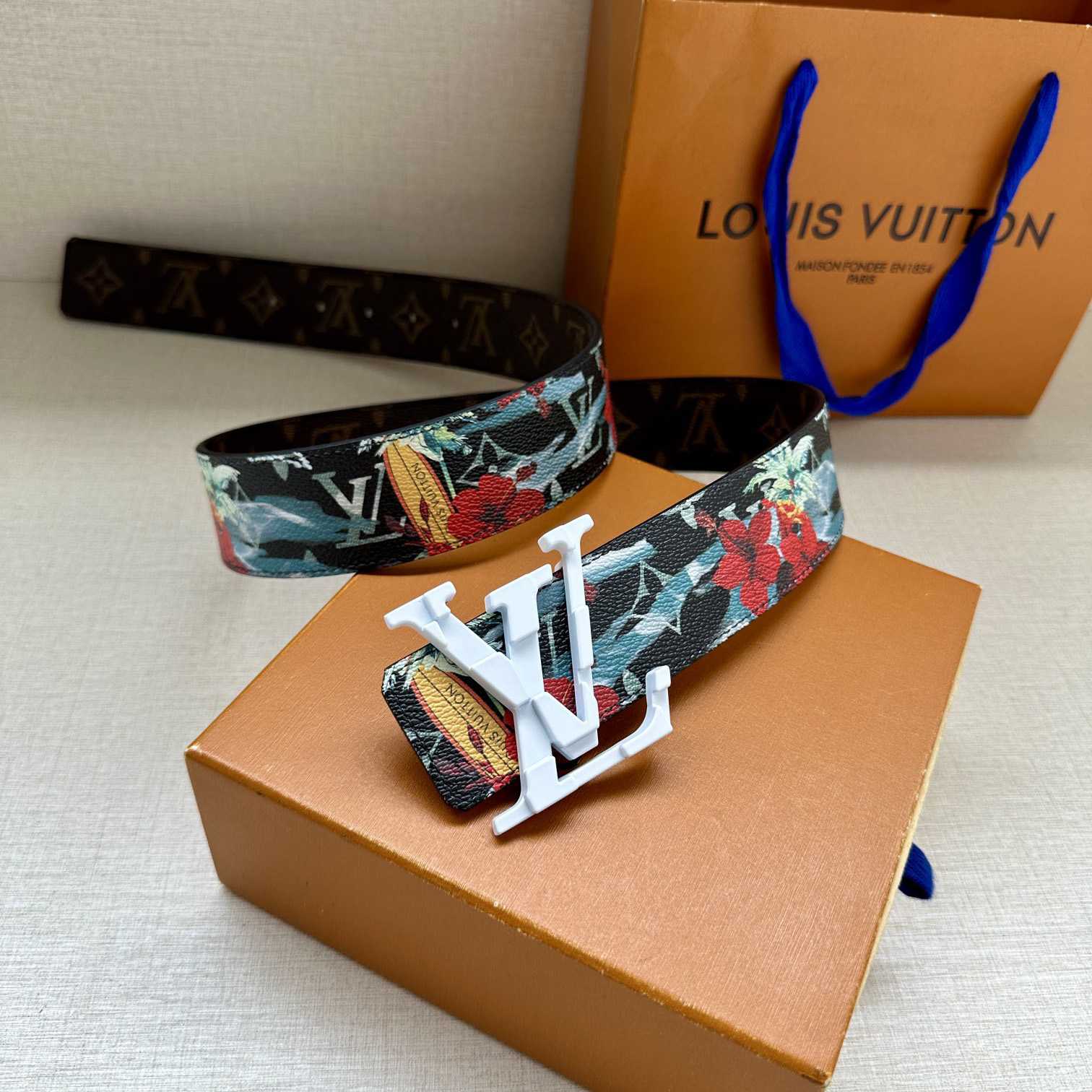 Louis Vuitton LV Tag 40mm Reversible Belt - DesignerGu