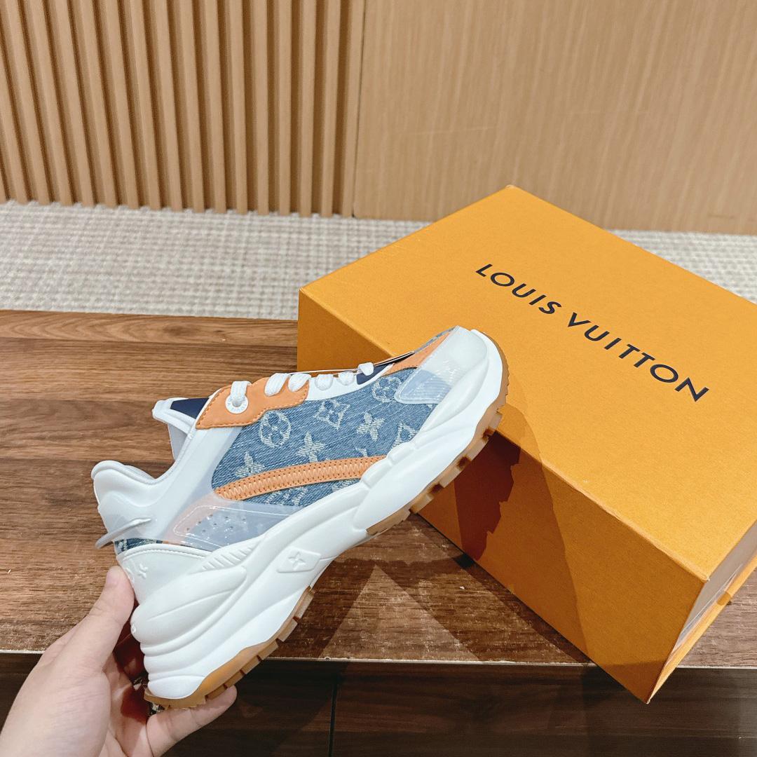 Louis Vuitton Run 55 Sneaker        1ACHTV       - DesignerGu