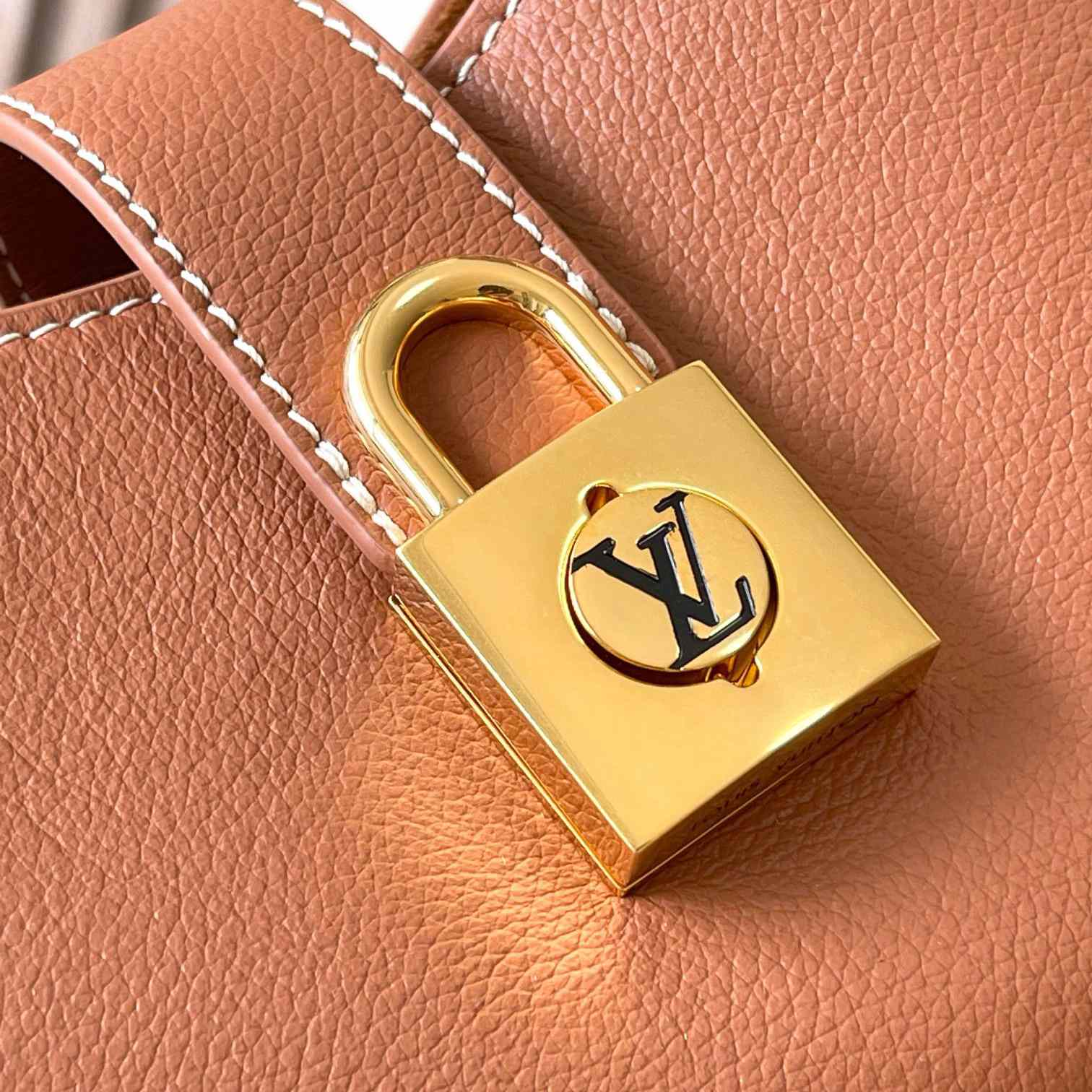 Louis Vuitton Low Key Shoulder Bag   M24885 - DesignerGu